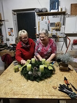 Banner Adventmarkt ist abgesagt, aber man kann Adventkränze bestellen
